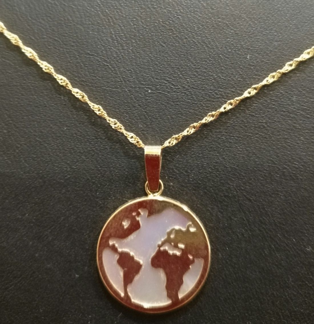 Colgante mundo oro y nacar