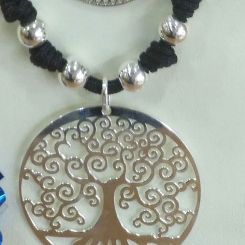 Colgante de plata en forma de árbol